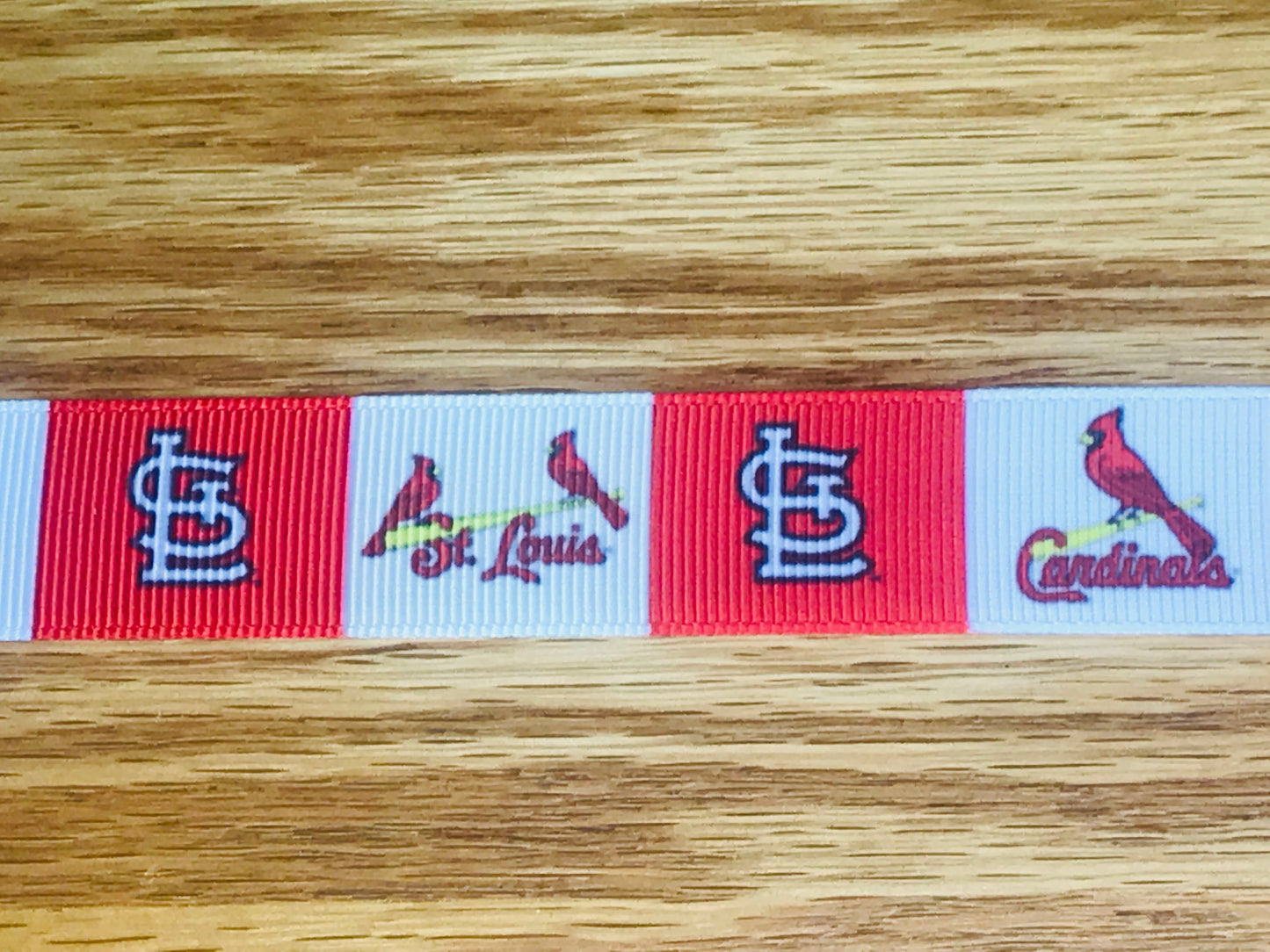 7/8" Wide MLB National League St. Louis Cardinals Baseball Team Logo Printed On White Grosgrain Ribbon